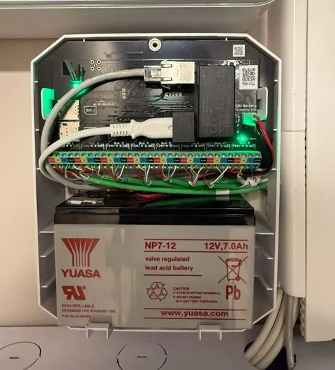 Centrale d'alarme avec batterie de secours