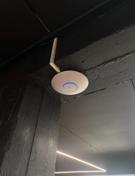 Point d'accès Wi-Fi plafonnier